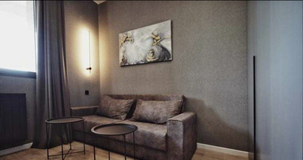 ქირავდება 4 ოთახიანი ბინა საბურთალოზე